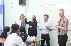 SV Việt Giao học tiếng Anh theo chương trình Tesol với giáo viên ngoại