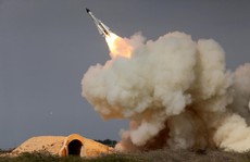 Vừa bị Mỹ trừng phạt, Iran thử ngay tên lửa