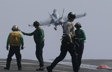 Quan chức Philippines lên tàu sân bay Mỹ tuần tra biển Đông