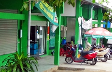 Chồng đâm vợ trong cửa hàng rồi tự sát