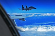 Chiến đấu cơ Trung Quốc chạm trán máy bay Mỹ ở biển Hoa Đông