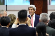 Ngoại trưởng Mỹ John Kerry trò chuyện cùng sinh viên TPHCM