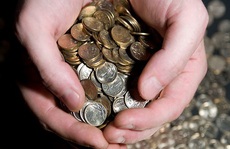 Nga: Doanh nhân trả nợ bảo hiểm bằng mấy bao tải tiền xu