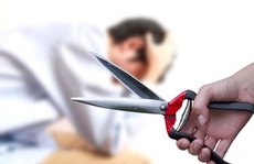 Ghen tuông, vợ dùng dao cắt 'của quý' của chồng trong đêm