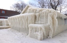 Trời lạnh tới nỗi nhà hóa băng ở Mỹ