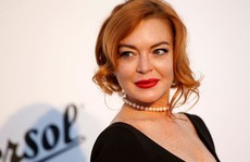 Lindsay Lohan bị rắn cắn ở Thái Lan