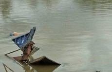 Phà chìm trên sông Đồng Nai, nhiều người thoát chết trong gang tấc
