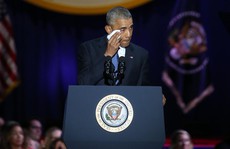 Ông Obama lau nước mắt sau lời nhắn dành cho vợ