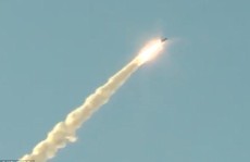 Cận cảnh tên lửa Nga nổ bí ẩn ngay sau khi rời bệ phóng