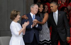 Tình bạn hiếm có giữa ông Bush và bà Obama