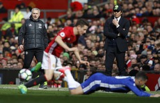 Mourinho cao tay hạ Chelsea, làm nóng cuộc đua vô địch Anh