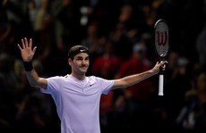 Vượt qua Zverev, Federer vào bán kết ATP Finals