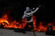 Vụ Jerusalem: Đạn lửa bùng cháy sau quyết định của ông Donald Trump