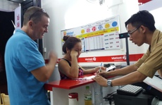 Mua hàng ngàn vé số điện toán để lì xì