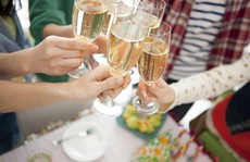 Chạy 'sô' ăn cỗ thuê mùa cưới - nghề lạ kiếm tiền 'khủng'