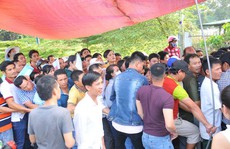 Xếp hàng xuyên đêm kiếm suất cho con vào lớp 1