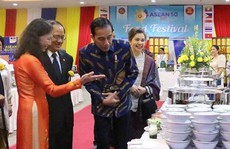 Tổng thư ký ASEAN giới thiệu phở Việt Nam với Tổng thống Indonesia
