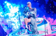 Katy Perry chọn trang phục của Công Trí cho sô diễn
