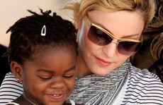 Madonna nhận hai con nuôi Malawi