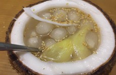 Ấm lòng với chè bột lọc bọc dừa