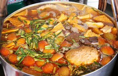 Bún riêu 'sang chảnh' sát chợ Bến Thành