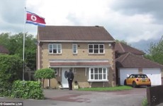 Sự thật bất ngờ về ngôi nhà bí ẩn treo cờ Triều Tiên tại Anh