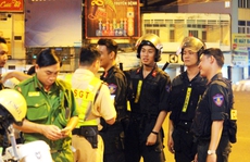 CLIP: Trắng đêm trấn áp 'quái xế' ở TP HCM
