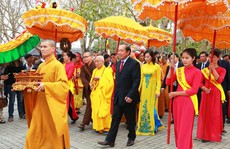 Hàng ngàn người dự khai hội chùa Bái Đính