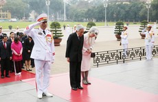 Nhà vua và Hoàng hậu Nhật Bản viếng Lăng Chủ tịch Hồ Chí Minh