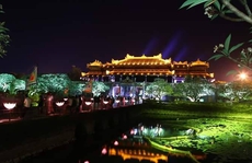 Đại nội Huế rực sáng về đêm