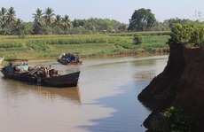 Đủ chiêu “móc ruột” sông