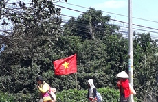 Xuống núi xin “lộc” đầu năm