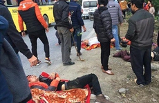 Xe khách từ Sa Pa về lao xuống vực 100 m, 23 người thương vong