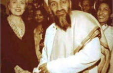 Thực hư bức ảnh bà Clinton bắt tay Osama bin Laden