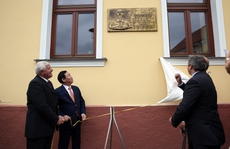 Đặt biển đồng lưu niệm Chủ tịch Hồ Chí Minh thăm Slovakia