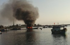 Cháy 2 tàu cá hơn 8 giờ liền, thiệt hại trên 7 tỉ đồng
