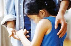 Bắt người cha và ông nội hiếp dâm bé gái 11 tuổi