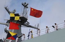 Người nhái Nhật Bản bám sát tàu chiến Trung Quốc