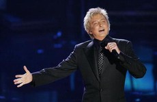 Danh ca Barry Manilow lần đầu công khai đồng tính