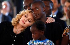 Madonna chính thức khai trương bệnh viện nhi