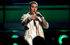 Justin Bieber hủy hàng chục buổi diễn đã bán vé