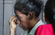 Hai kẻ buôn người qua Trung Quốc khóc như mưa trước tòa
