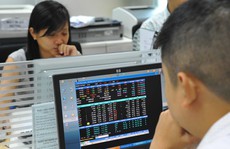 Chứng khoán Việt đang kéo vàng, đô ra khỏi két?