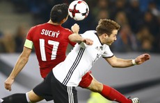 Anh, Đức khẽ chạm vào vé World Cup