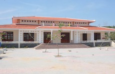 Trung tâm văn hóa xây xong để… ngắm