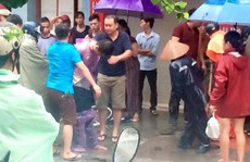 Một phụ nữ bị đập đầu tử vong trước cổng nhà