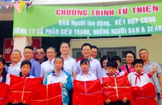 Báo Người Lao Động trao quà cho trẻ em nhân ngày 1-6