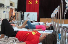 Quá tải, hội trường thành phòng bệnh điều trị sốt xuất huyết
