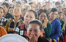 Nhiều người bật khóc tại lễ tưởng niệm nạn nhân bão Linda