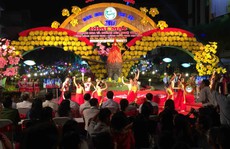 Ngất ngây trước vẻ đẹp của đường hoa Tây Đô